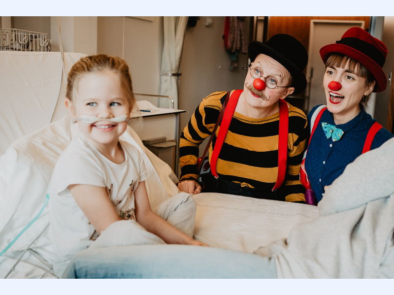 Hoe bij CliniClowns klantvriendelijkheid verbeteren leidde tot de eerste prijs! - Buro Improof cliniclowns in Aktie bij ziek kind