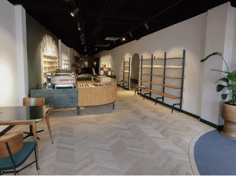 De ambachtelijke opticien die zich onderscheidt met advies dat verder gaat - Buro Improof brilstudio soest interieur