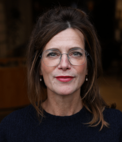 De ambachtelijke opticien die zich onderscheidt met advies dat verder gaat - Buro Improof Een portretfoto zoals alle klanten die mee naar huis krijgen