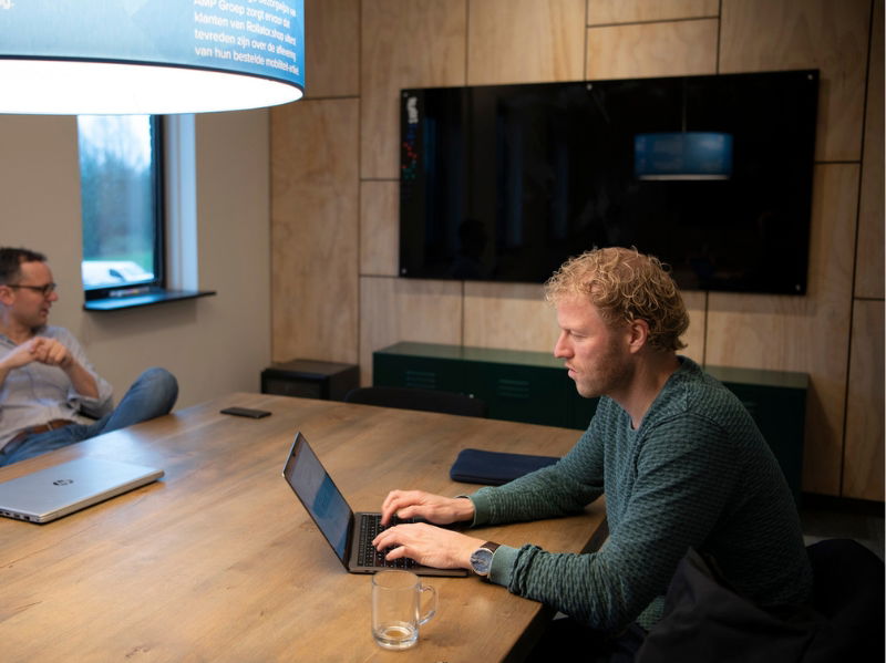 Improof Canvas - Buro Improof Klantbelever Evert aan het werk op locatie